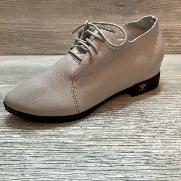 Super soft cream leather lace up ankle boots. Small heel and wedge - Picture 1 of 13